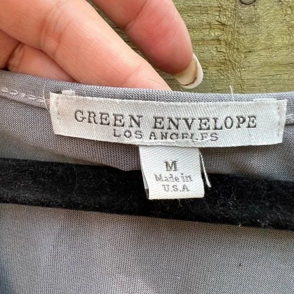 Green Envelope Zippered Tank Top size Medium - Picture 6 of 7